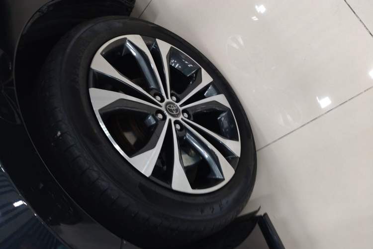 Used Toyota Granvia 2022 2.5L Hybrid Prestige Edition Left Front Wheel Hub
