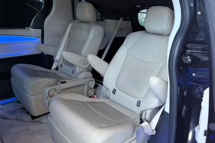 Used Toyota Granvia 2022 2.5L Hybrid Premium Edition Left Rear Seat