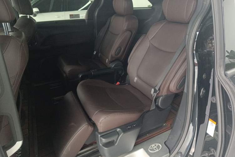 Used Toyota Granvia 2022 2.5L Hybrid Flagship Edition Left Rear Seat