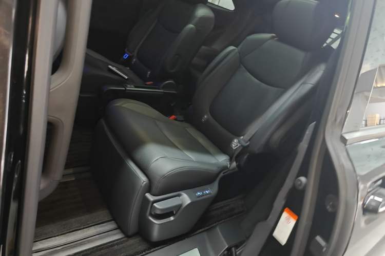 Used Toyota Granvia 2022 2.5L Hybrid Flagship Edition Left Rear Seat