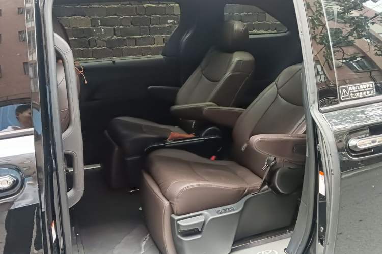 Used Toyota Granvia 2022 2.5L Hybrid Flagship Edition Left Rear Seat