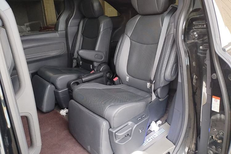 Used Toyota Granvia 2022 2.5L Hybrid Flagship Edition Left Rear Seat