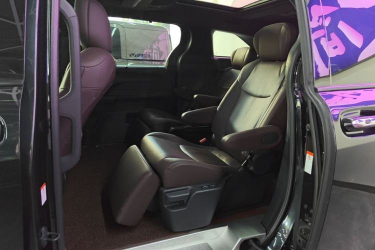 Used Toyota Granvia 2022 2.5L Hybrid Flagship Edition Left Rear Seat