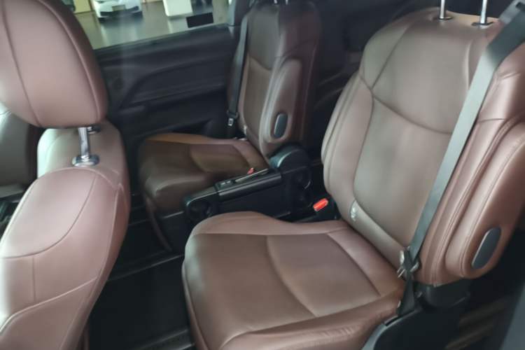 Used Toyota Granvia 2022 2.5L Hybrid Flagship Edition Left Rear Seat