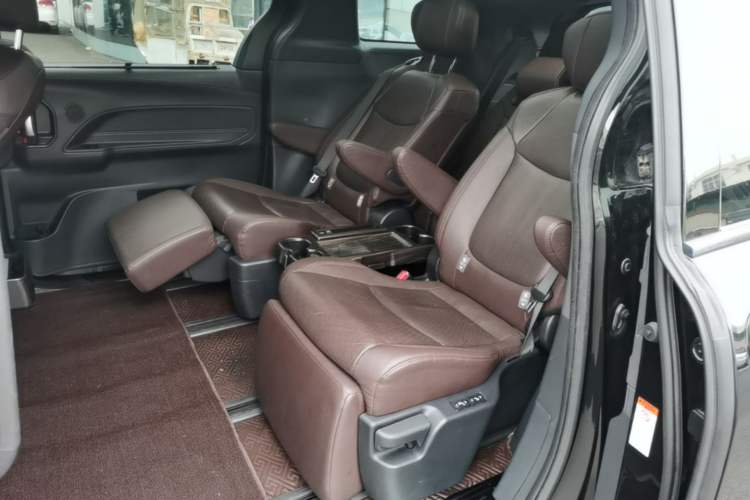 Used Toyota Granvia 2022 2.5L Hybrid Flagship Edition Left Rear Seat