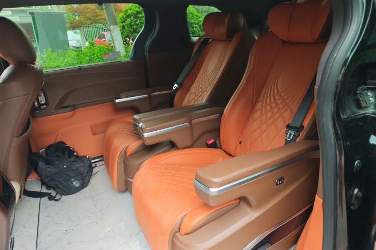 Used Toyota Granvia 2022 2.5L Hybrid Premium Edition Left Rear Seat