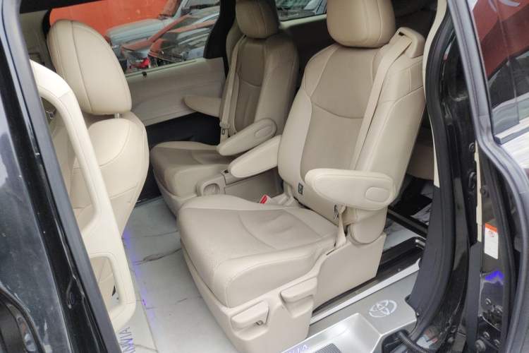 Used Toyota Granvia 2022 2.5L Hybrid Premium Edition Left Rear Seat