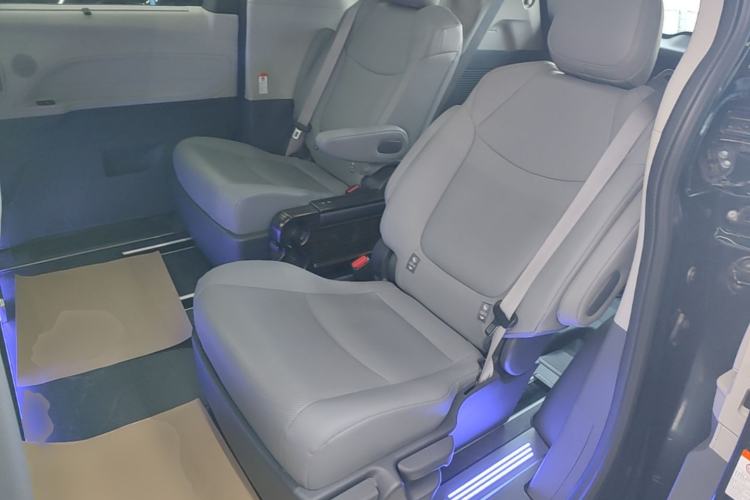 Used Toyota Granvia 2022 2.5L Hybrid Premium Edition Left Rear Seat