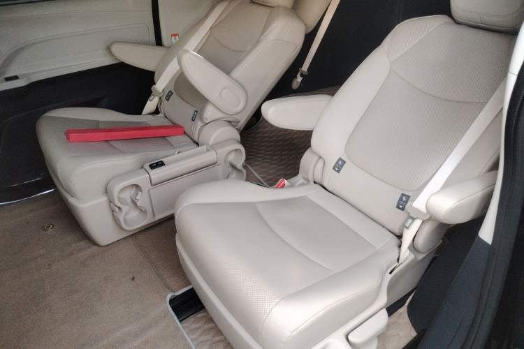 Used Toyota Granvia 2022 2.5L Hybrid Premium Edition Left Rear Seat