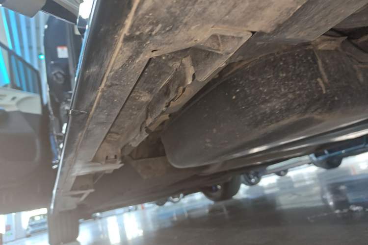 Used Toyota Granvia 2022 2.5L Hybrid Prestige Edition Left Side Sill
