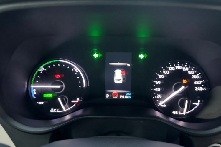 Used Toyota Granvia 2022 2.5L Hybrid Premium Edition Odometer Close Up