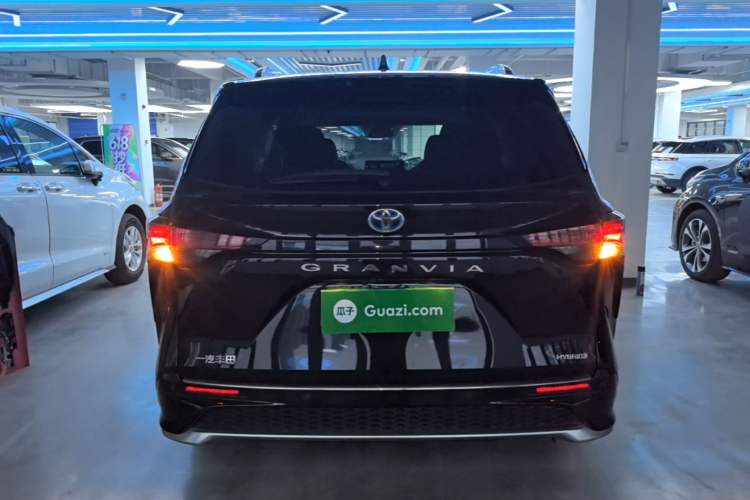 Used Toyota Granvia 2022 2.5L Hybrid Premium Edition Rear