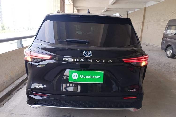 Used Toyota Granvia 2022 2.5L Hybrid Flagship Edition Rear