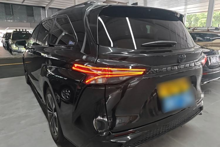Used Toyota Granvia 2022 2.5L Hybrid Flagship Edition Rear Left 45 Deg
