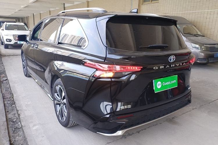 Used Toyota Granvia 2022 2.5L Hybrid Flagship Edition Rear Left 45 Deg
