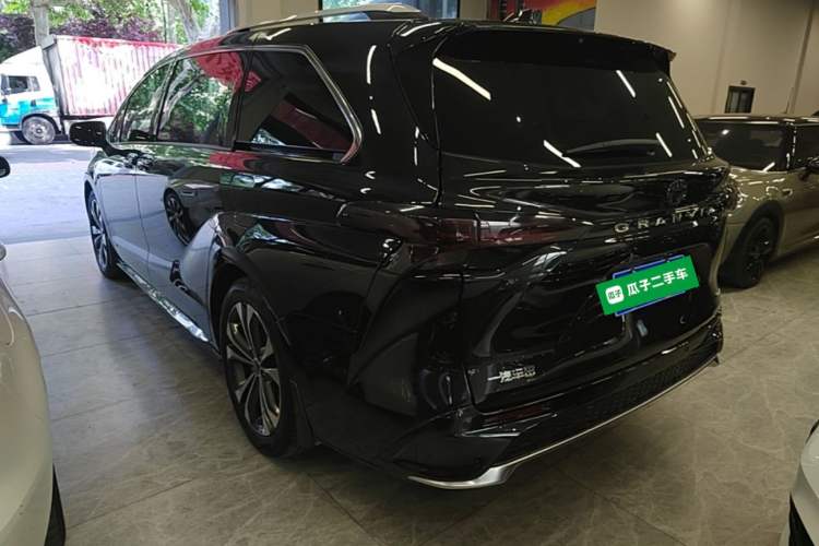 Used Toyota Granvia 2022 2.5L Hybrid Prestige Edition Rear Left 45 Deg
