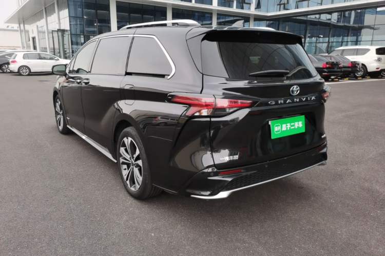 Used Toyota Granvia 2022 2.5L Hybrid Flagship Edition Rear Left 45 Deg