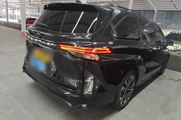 Used Toyota Granvia 2022 2.5L Hybrid Flagship Edition Rear Right 45 Deg
