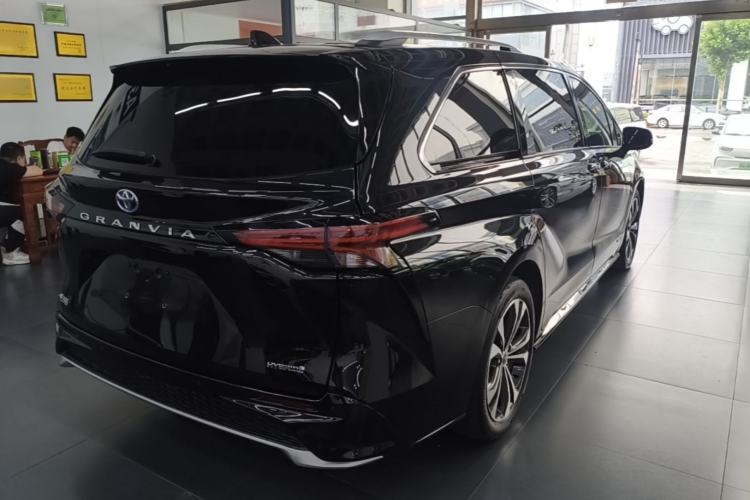 Used Toyota Granvia 2022 2.5L Hybrid Flagship Edition Rear Right 45 Deg