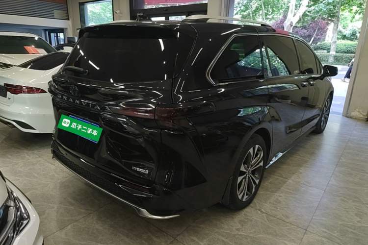Used Toyota Granvia 2022 2.5L Hybrid Prestige Edition Rear Right 45 Deg