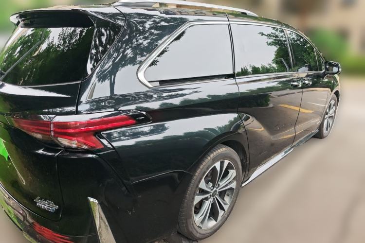 Used Toyota Granvia 2022 2.5L Hybrid Premium Edition Rear Right 45 Deg