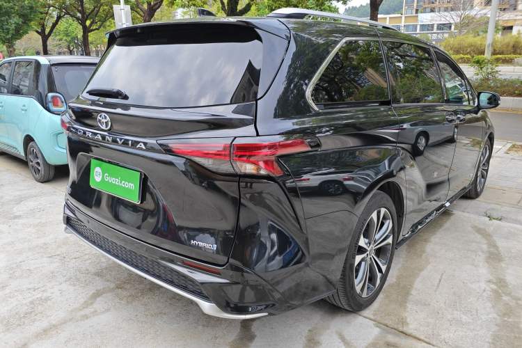 Used Toyota Granvia 2022 2.5L Hybrid Flagship Edition Rear Right 45 Deg