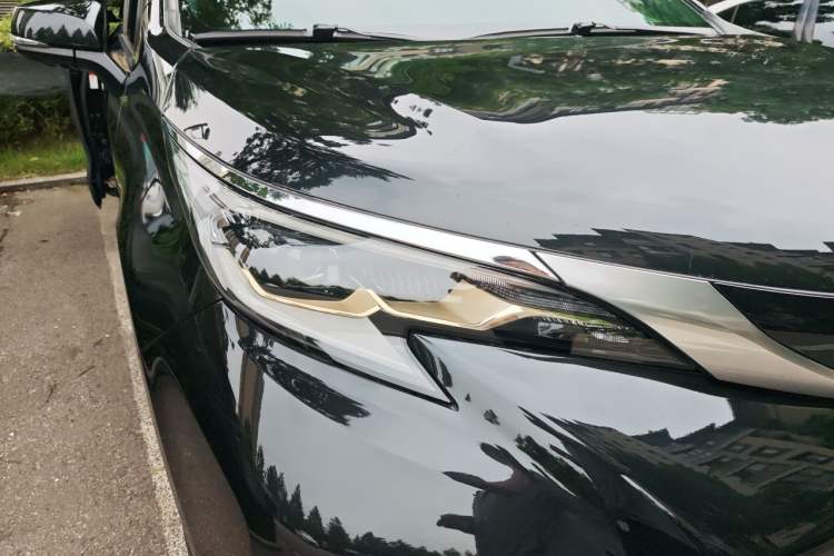 Used Toyota Granvia 2022 2.5L Hybrid Premium Edition Right Front Headlight