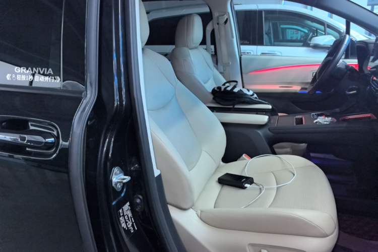 Used Toyota Granvia 2022 2.5L Hybrid Premium Edition Right Front Seat