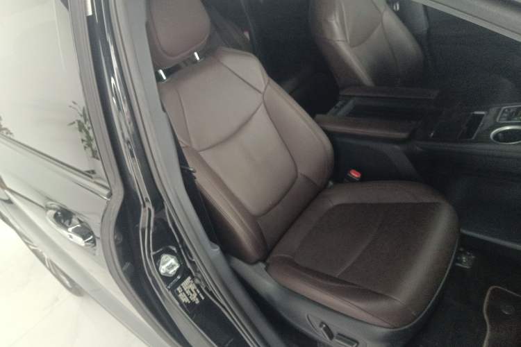 Used Toyota Granvia 2022 2.5L Hybrid Flagship Edition Right Front Seat