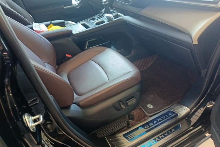Used Toyota Granvia 2022 2.5L Hybrid Flagship Edition Right Front Seat