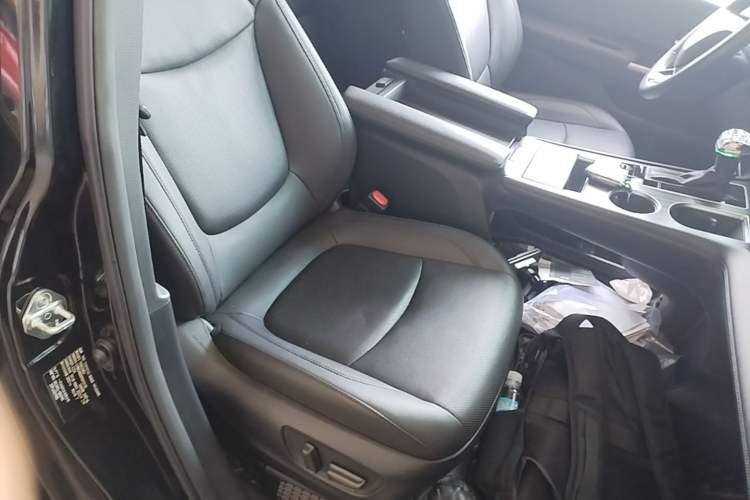 Used Toyota Granvia 2022 2.5L Hybrid Flagship Edition Right Front Seat