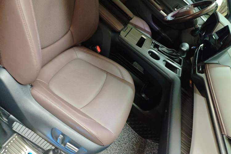 Used Toyota Granvia 2022 2.5L Hybrid Flagship Edition Right Front Seat