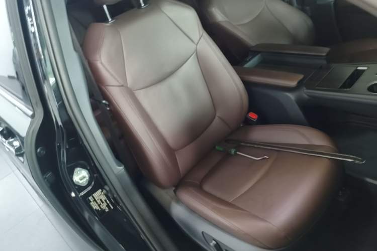 Used Toyota Granvia 2022 2.5L Hybrid Flagship Edition Right Front Seat