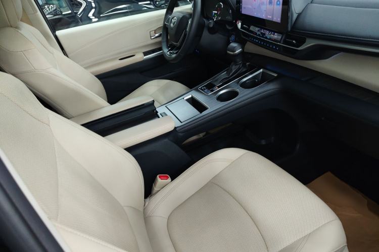 Used Toyota Granvia 2022 2.5L Hybrid Prestige Edition Right Front Seat