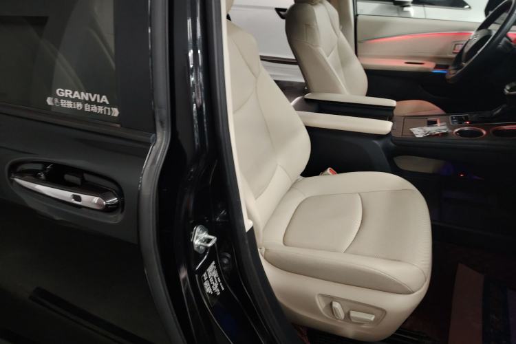 Used Toyota Granvia 2022 2.5L Hybrid Premium Edition Right Front Seat