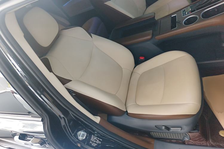 Used Toyota Granvia 2022 2.5L Hybrid Premium Edition Right Front Seat