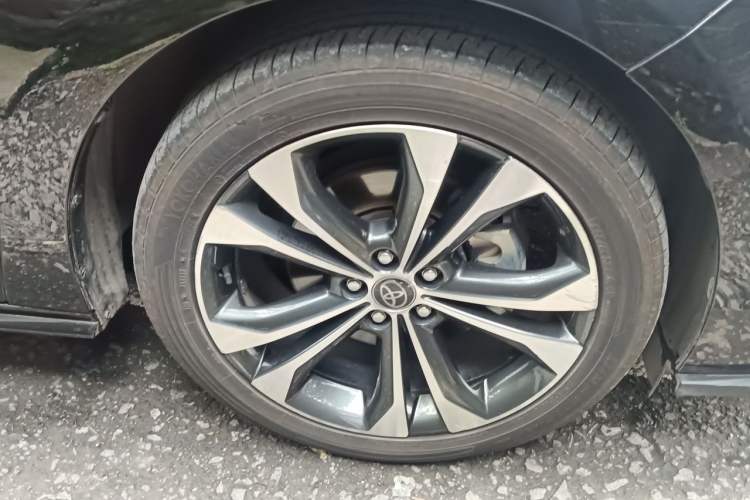 Used Toyota Granvia 2022 2.5L Hybrid Flagship Edition Right Front Wheel Hub