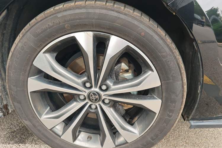 Used Toyota Granvia 2022 2.5L Hybrid Premium Edition Right Front Wheel Hub