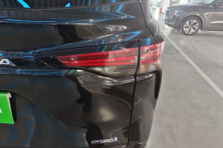 Used Toyota Granvia 2022 2.5L Hybrid Prestige Edition Right Rear Taillight