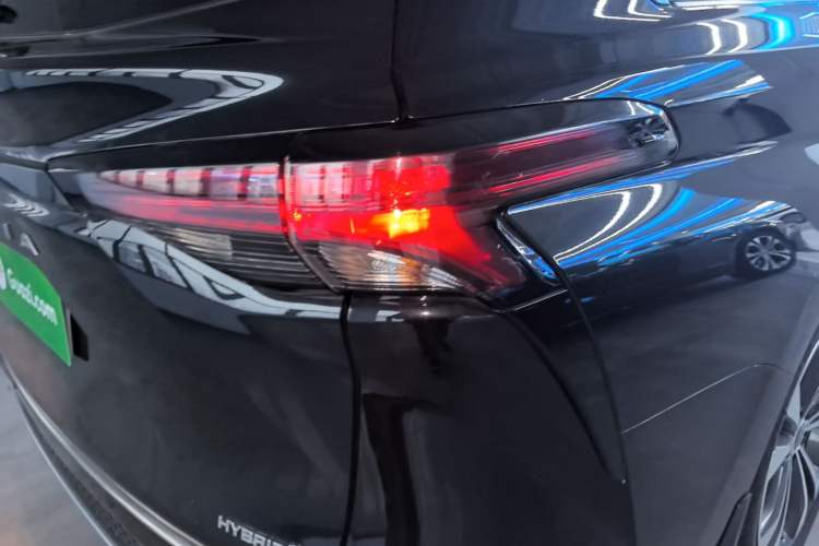 Used Toyota Granvia 2022 2.5L Hybrid Premium Edition Right Rear Taillight
