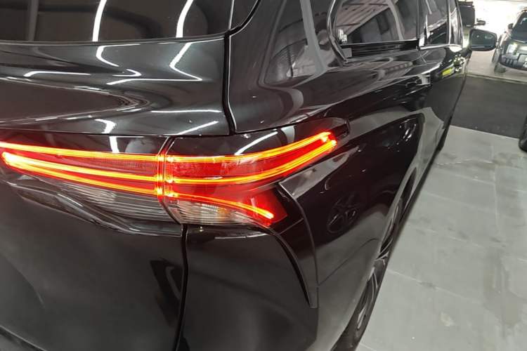 Used Toyota Granvia 2022 2.5L Hybrid Flagship Edition Right Rear Taillight