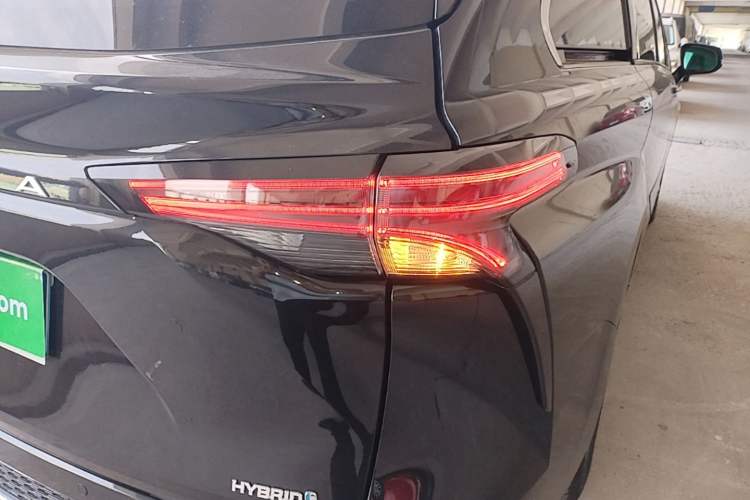 Used Toyota Granvia 2022 2.5L Hybrid Flagship Edition Right Rear Taillight