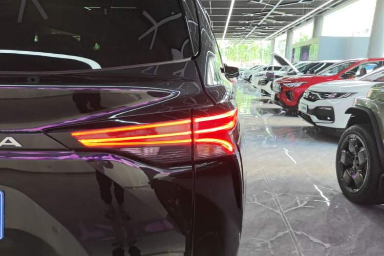 Used Toyota Granvia 2022 2.5L Hybrid Flagship Edition Right Rear Taillight