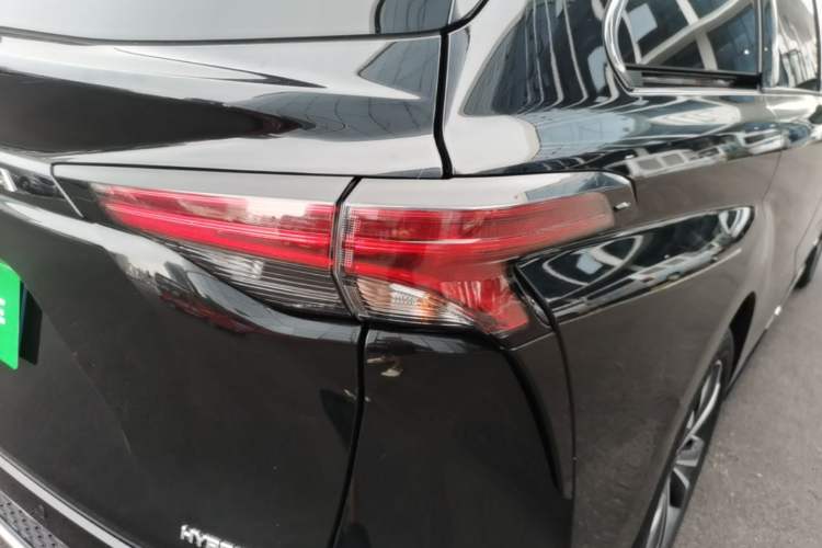 Used Toyota Granvia 2022 2.5L Hybrid Flagship Edition Right Rear Taillight