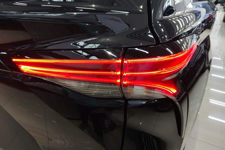 Used Toyota Granvia 2022 2.5L Hybrid Prestige Edition Right Rear Taillight