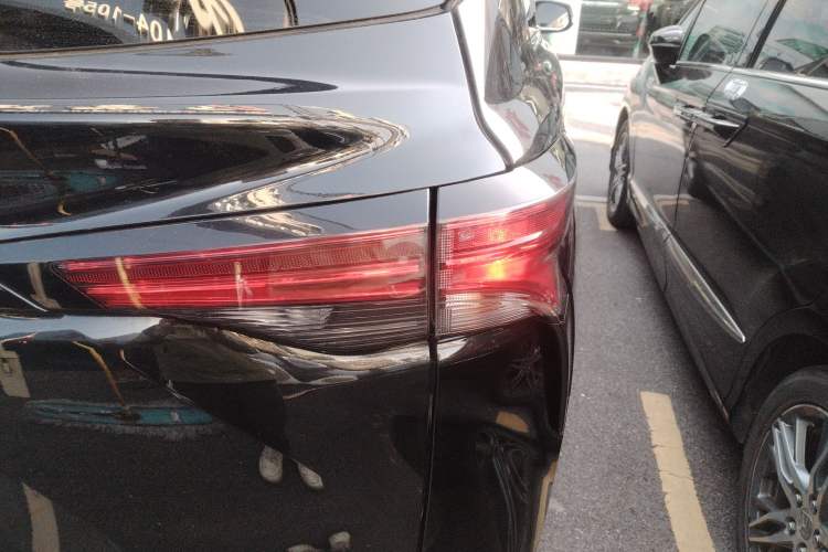 Used Toyota Granvia 2022 2.5L Hybrid Premium Edition Right Rear Taillight