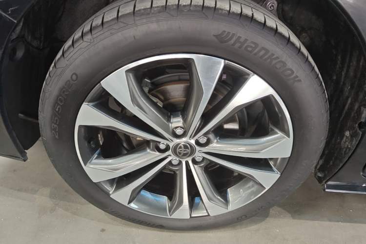 Used Toyota Granvia 2022 2.5L Hybrid Prestige Edition Right Rear Wheel Hub