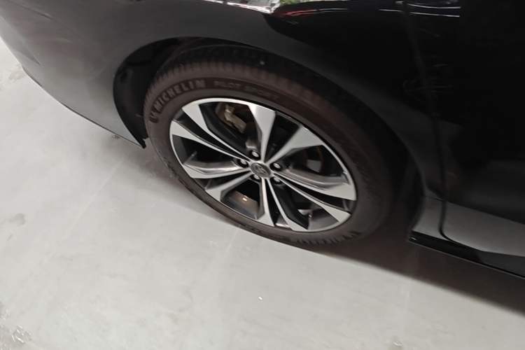 Used Toyota Granvia 2022 2.5L Hybrid Flagship Edition Right Rear Wheel Hub