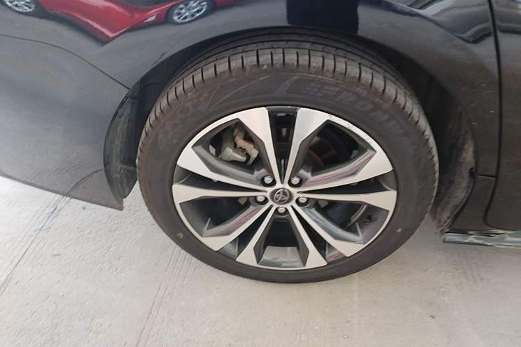 Used Toyota Granvia 2022 2.5L Hybrid Flagship Edition Right Rear Wheel Hub
