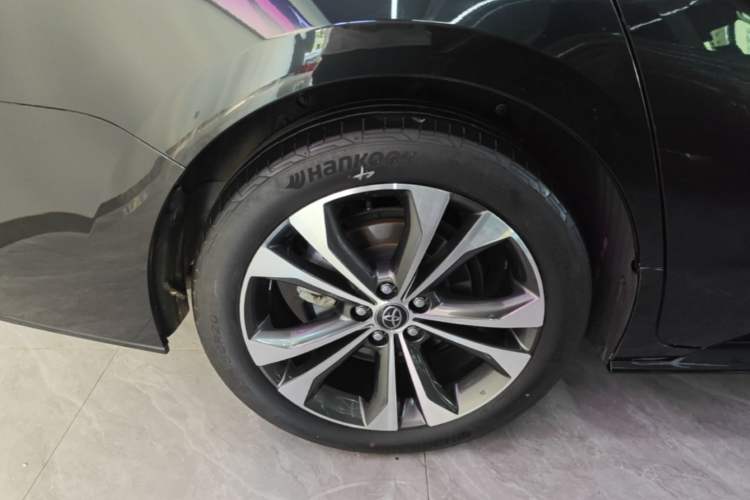 Used Toyota Granvia 2022 2.5L Hybrid Flagship Edition Right Rear Wheel Hub